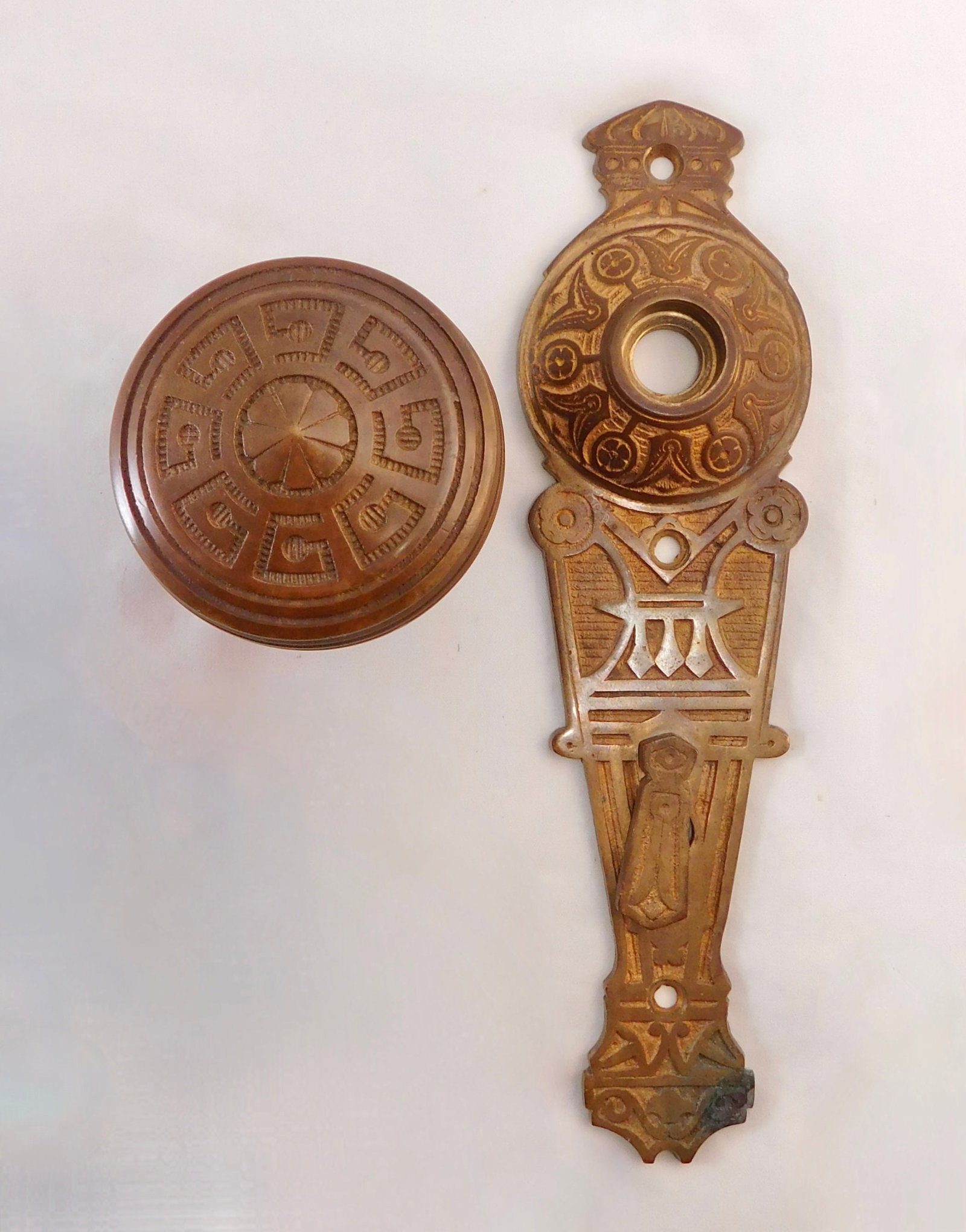 Hopkins & Dickenson: Cast bronze pasage knob and plate from H&D c. 1880...7' x 2"...note the swing cover...nice old patina and Great American Aesthetic dsign..