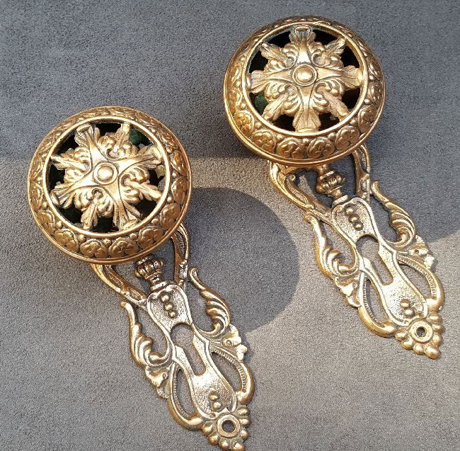 Pair of Reticulated Knobs and Plates (1 of 5)