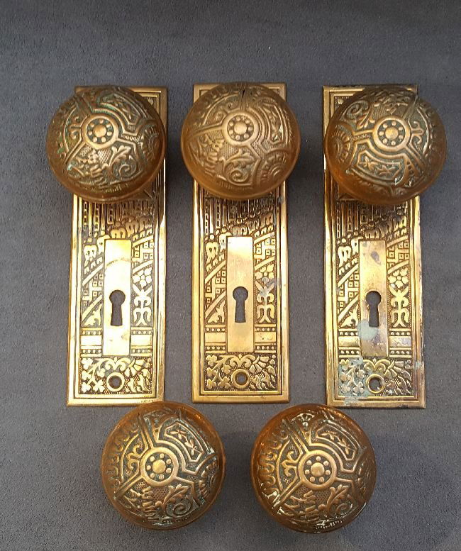 Ceylon Pattern Passage Knobs and Plates (1 of 4)