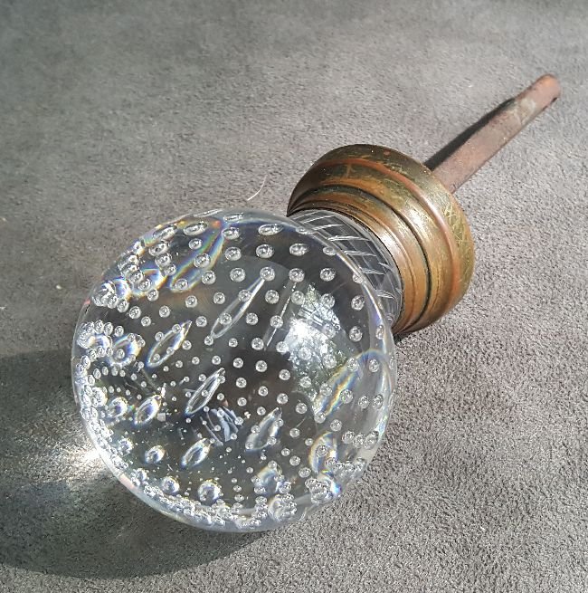 Large Controlled Bubble Knob: Large controlled bubble entry knob based in a tapered shank…in excellent condition…