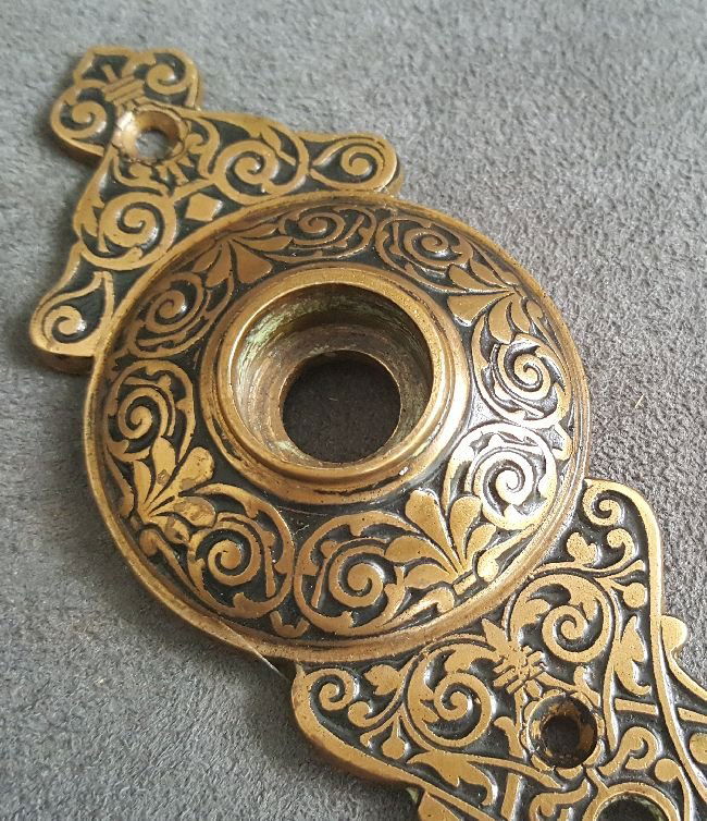 Double Keyhole Entry Door Plate (1 of 5)