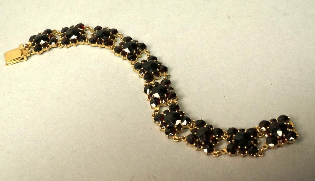 8K Gold English Link Bracelet.  Bohemian Garnet C (1 of 7)
