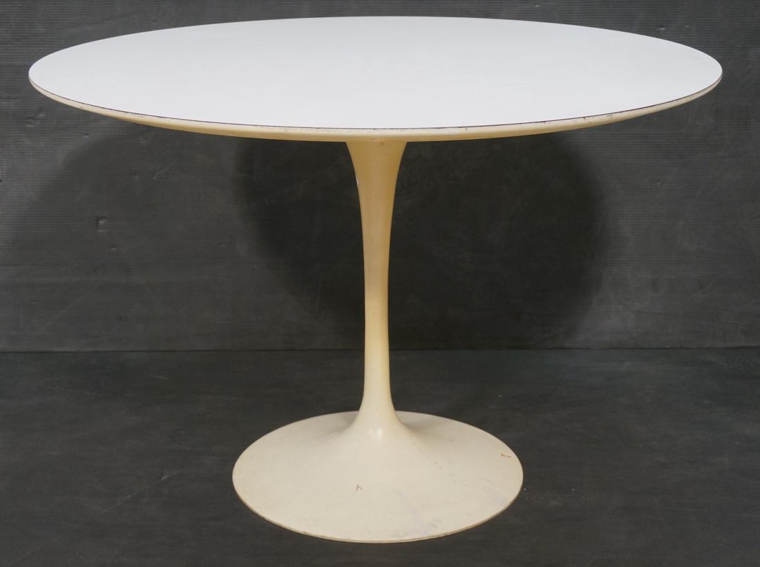 KNOLL by AERO SAARINEN Tulip Dining Table. White (1 of 6)