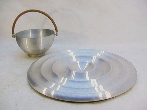 2 PCS RUSSEL WRIGHT Spun ALUMINUM Serving. Lot incl: 2 PCS RUSSEL WRIGHT Spun ALUMINUM Serving. Lot includes very large concentric circle tray with ORIGINAL PAPER LABEL; and Bowl with Rattan Handle. Bowl unmarked. 2 PCS. Dimensions: Condition: Serving T