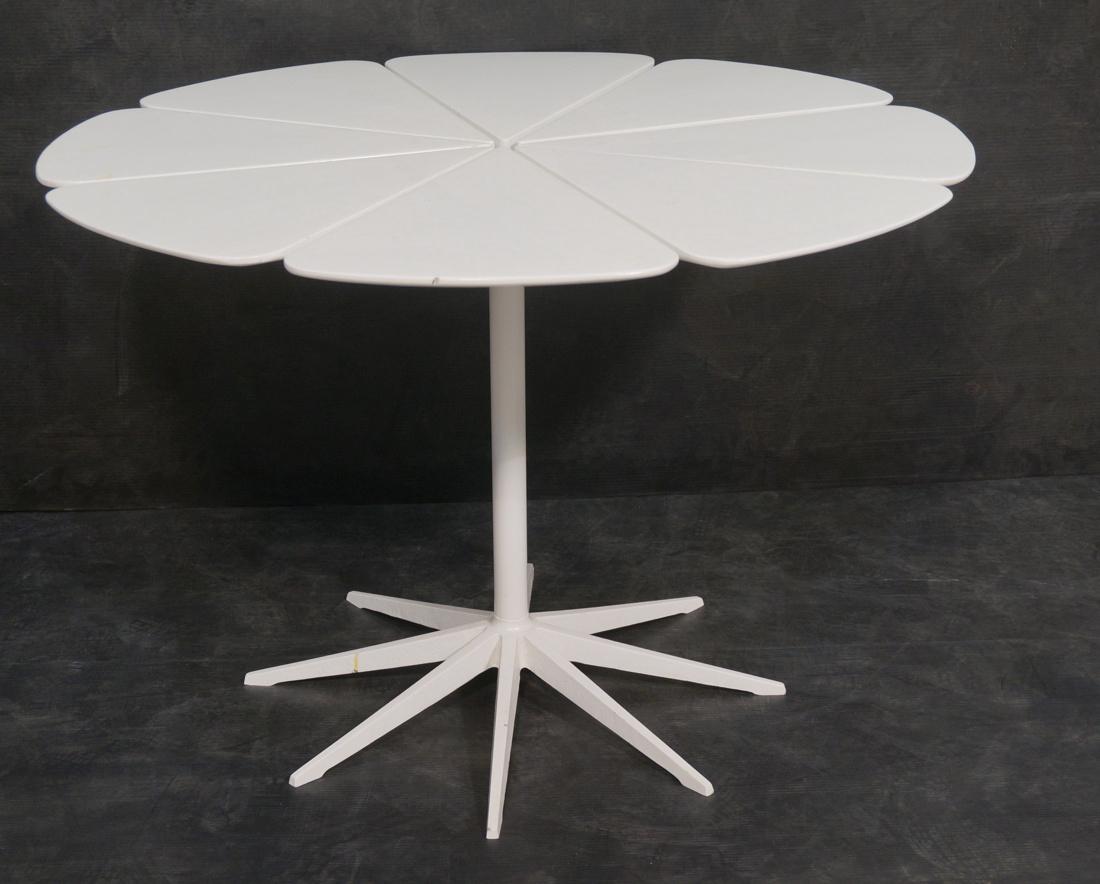 RICHARD SCHULTZ White Enamel Petal Table. Pedesta (1 of 9)