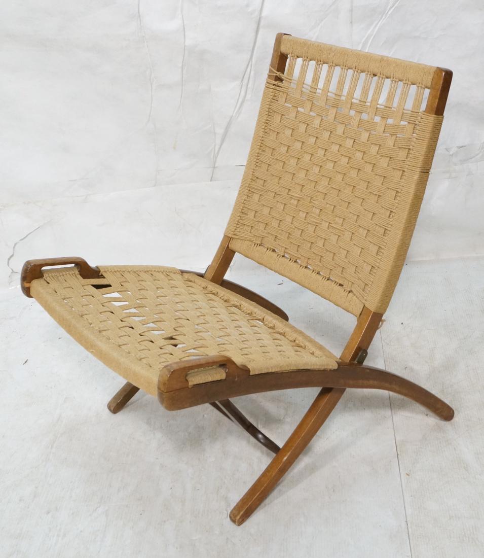 HANS WEGNER Style Woven Handled Rush Lounge Chair: HANS WEGNER Style Woven Handled Rush Lounge Chair. Folding collapsable wood frame. -- Dimensions: H: 30 inches: W: 23.5 inches: D: 27.5 inches ---