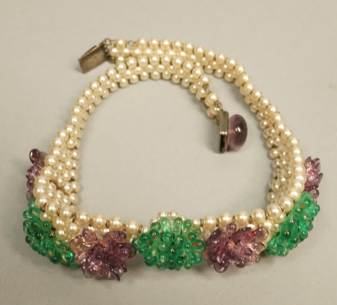 French Faux Pearl and Glass Choker Necklace. Per: French Faux Pearl and Glass Choker Necklace. Period costume jewelry.-- Dimensions: : L: 13.5 inches --- US Shipping charge: $10