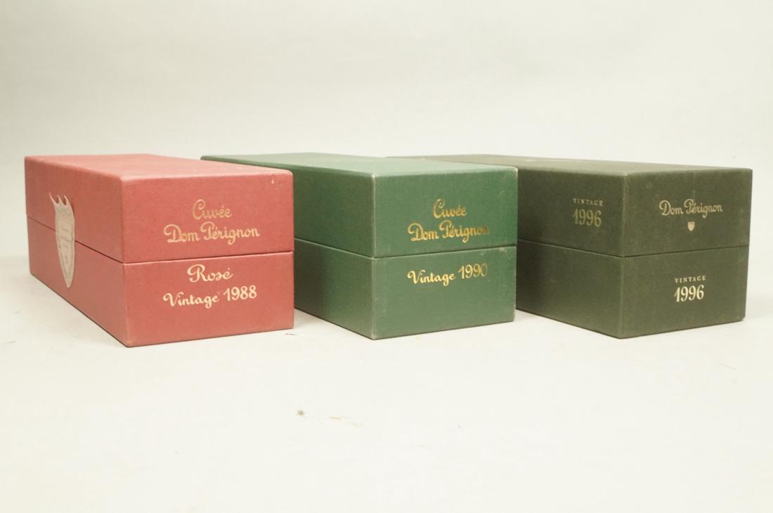 3 MOET ET CHANDON Champagne. 3 boxed bottles. Cuv (1 of 5)