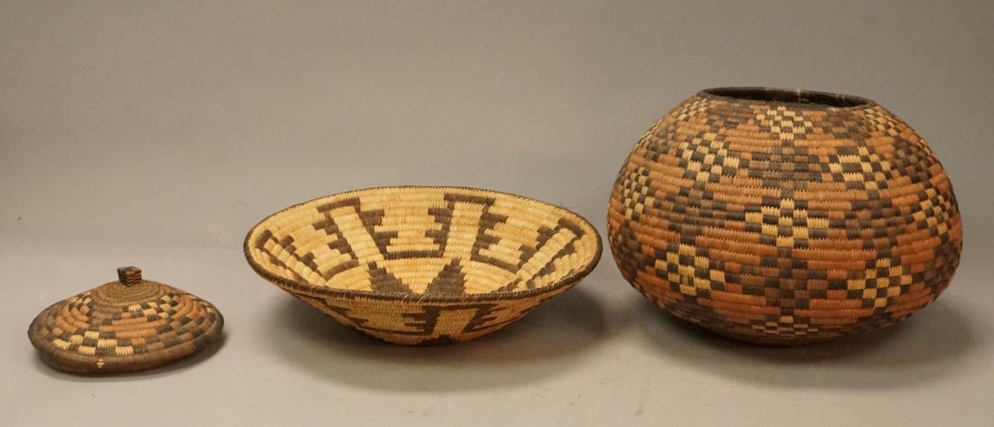 2pc Vintage Woven Baskets. (1 of 8)