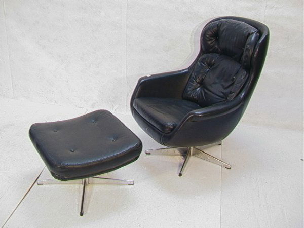 Selig Black Vinyl Lounge Chair and Ottoman. Butto: Selig Black Vinyl Lounge Chair and Ottoman. Button cushions. Dimensions: Condition: Very good condition. US Shipping charge: Pick up or shipping quote from outside shipper, we cannot quote ship charge