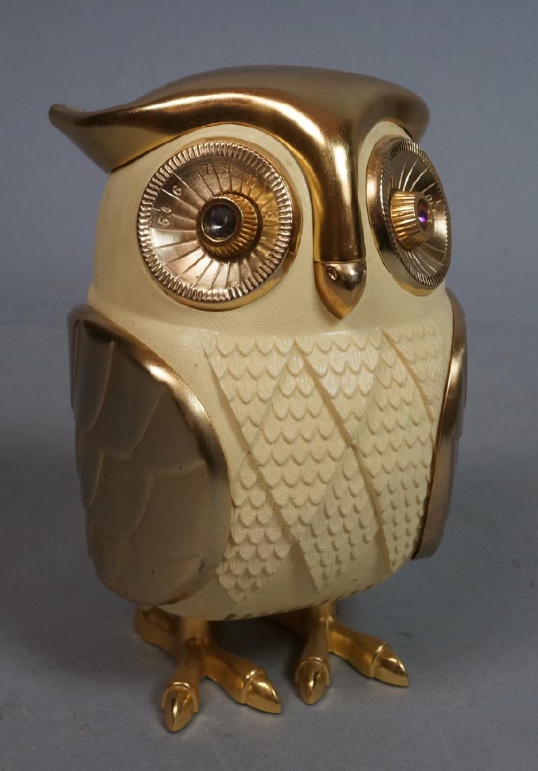 Vintage Figural Owl Transistor Radio. Molded plas (1 of 10)