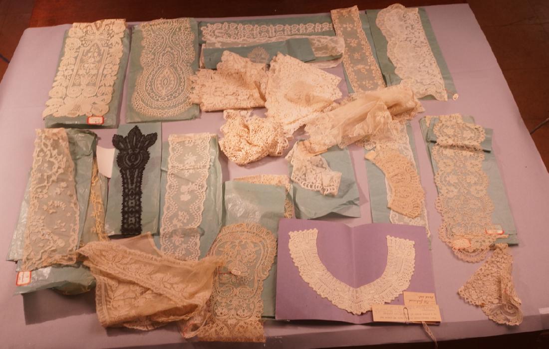 Collection Antique Lace. 1). 4 fine lace collars. (1 of 10)