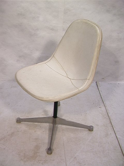 Eames Herman Miller Wire Mesh Swivel Chair. White