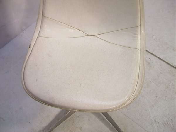 Eames Herman Miller Wire Mesh Swivel Chair. White - 3