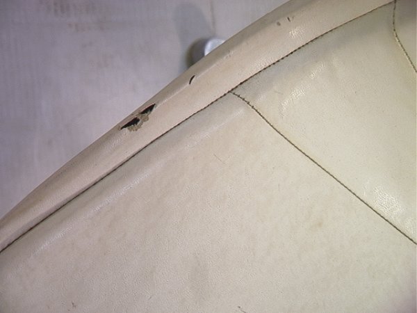 Eames Herman Miller Wire Mesh Swivel Chair. White - 4