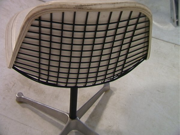Eames Herman Miller Wire Mesh Swivel Chair. White - 6