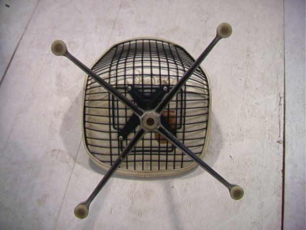 Eames Herman Miller Wire Mesh Swivel Chair. White - 7