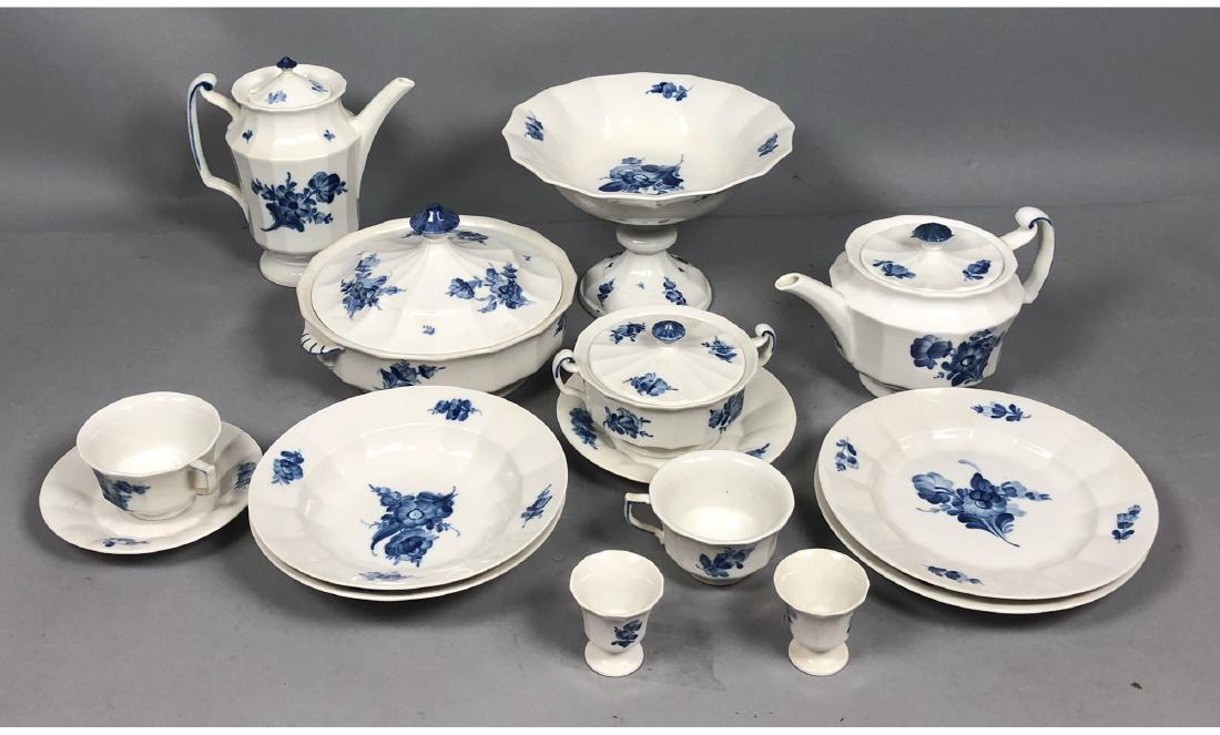 132pc ROYAL COPENHAGEN "Blue Flower" Dinner Ware. (1 of 20)