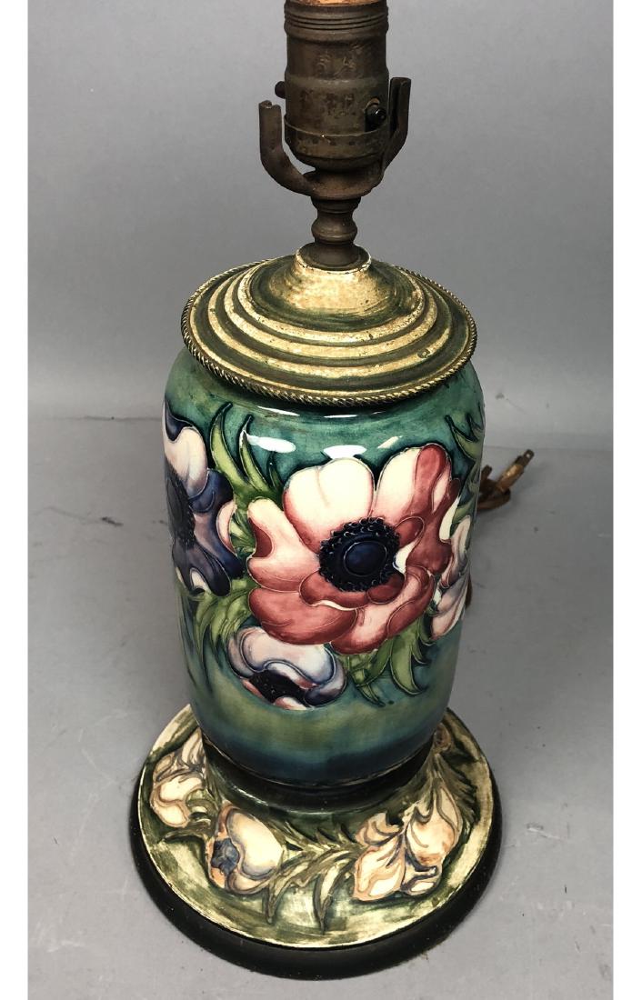 MOORCROFT English Pottery Table Lamp. Glazed popp (1 of 10)