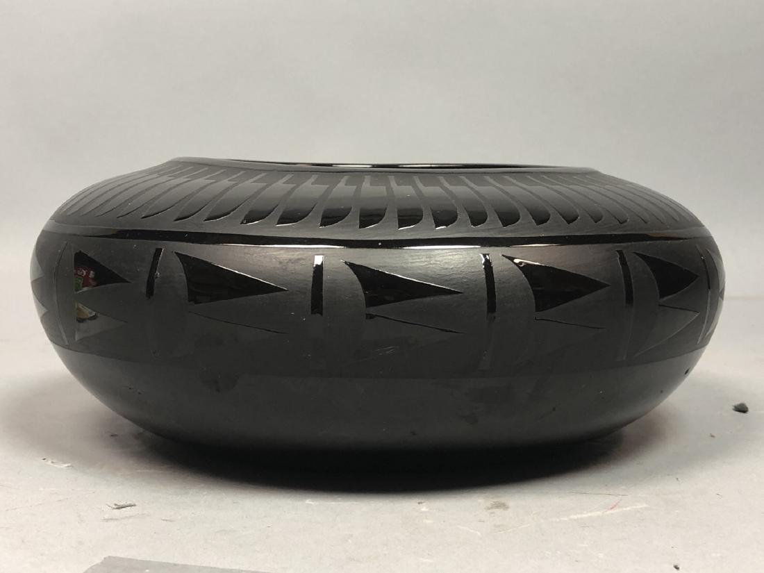 TALLHOUSE sgd. Native American Indian Pottery Vas (1 of 10)