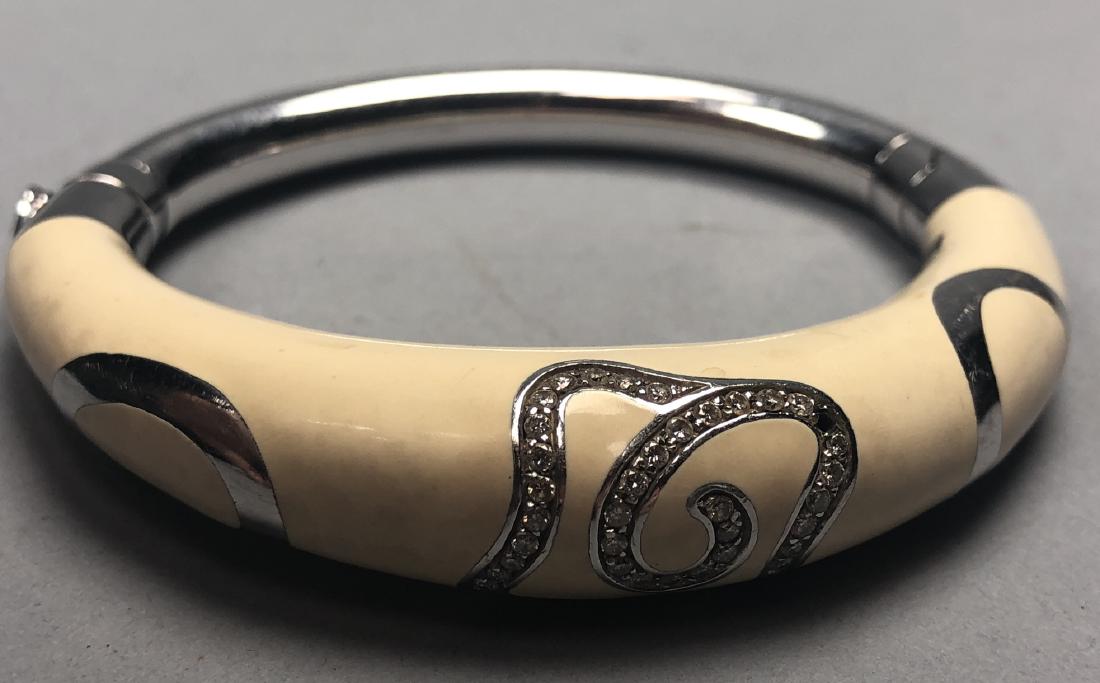 LA NOUVELLE BAGUE 18K Gold Bangle Bracelet. Cream (1 of 5)