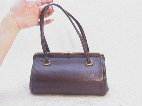 Double sided Dr.'s Bag Handbag Purse by Block Bro: Double sided Dr.'s Bag Handbag Purse by Block Brown leather with brown faille lining. Good condition. C 1950s. Dimensions: H: 6.5 inches: W: 11 inches US Shipping charge: $14