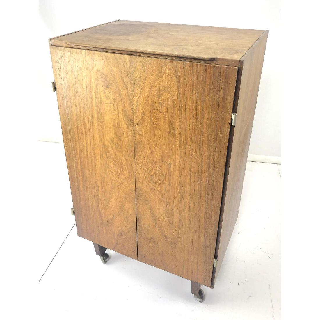 GEORG JENSEN Rosewood 2 Door Display Cabinet. 11 (1 of 19)