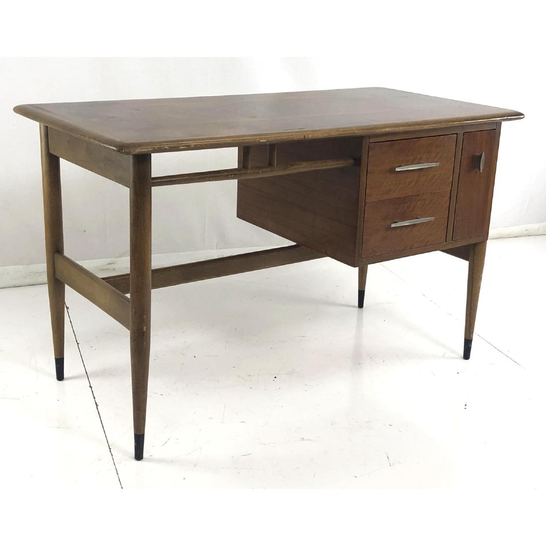 American Modern LANE ACCLAIM Kneehole Desk. Marke (1 of 11)