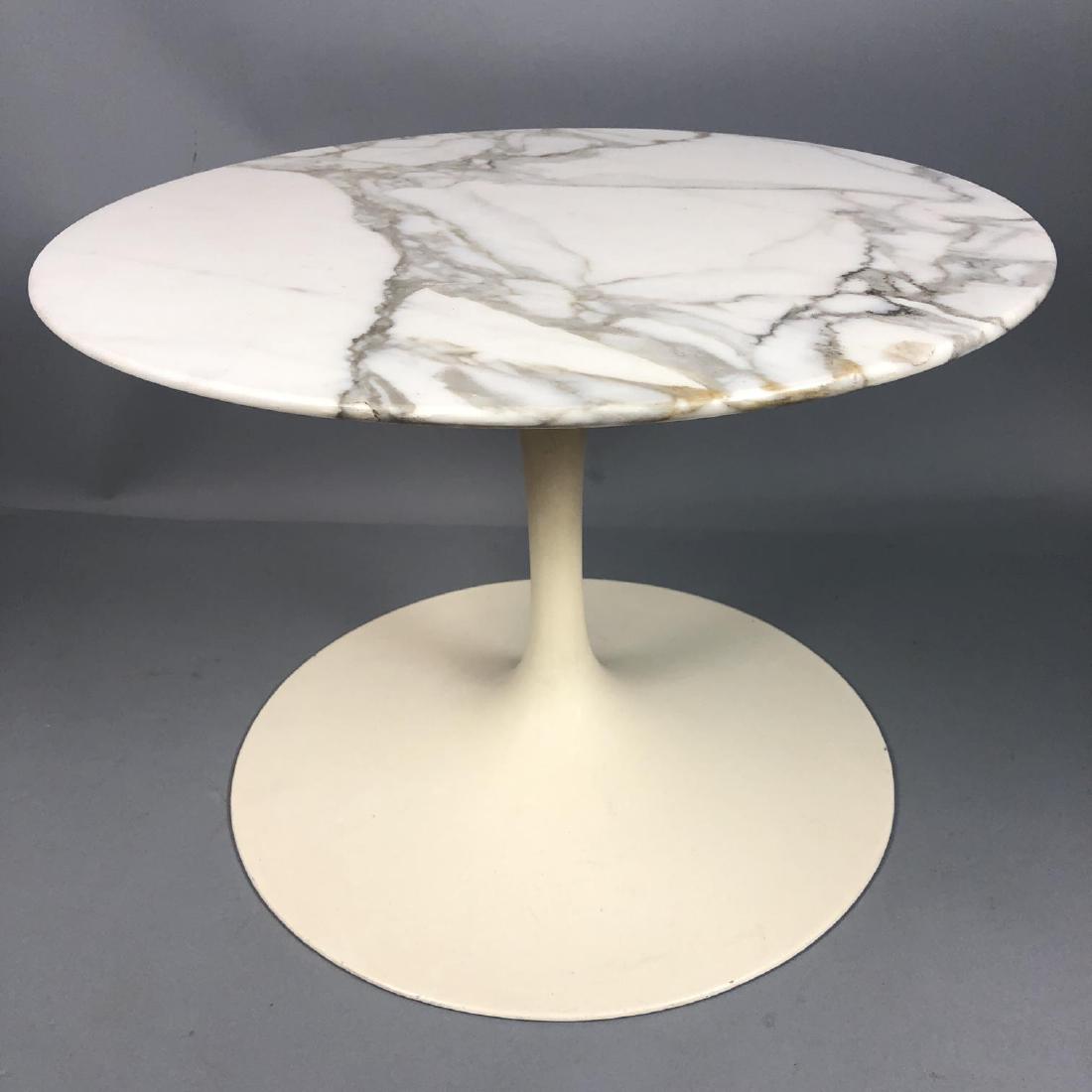 EERO SAARINEN White Marble Tulip Side Table. Mode (1 of 9)
