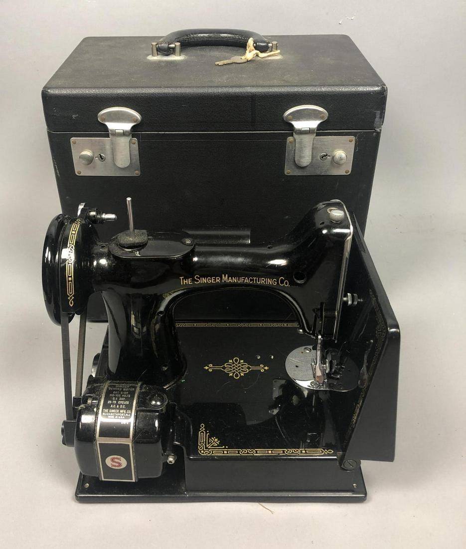 Vintage SINGER Featherweight Sewing Machine. AJ s (1 of 11)