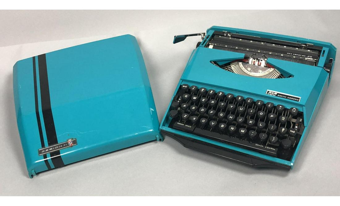 SCM SMITH CORONA Modernist Typewriter. Designed b (1 of 10)