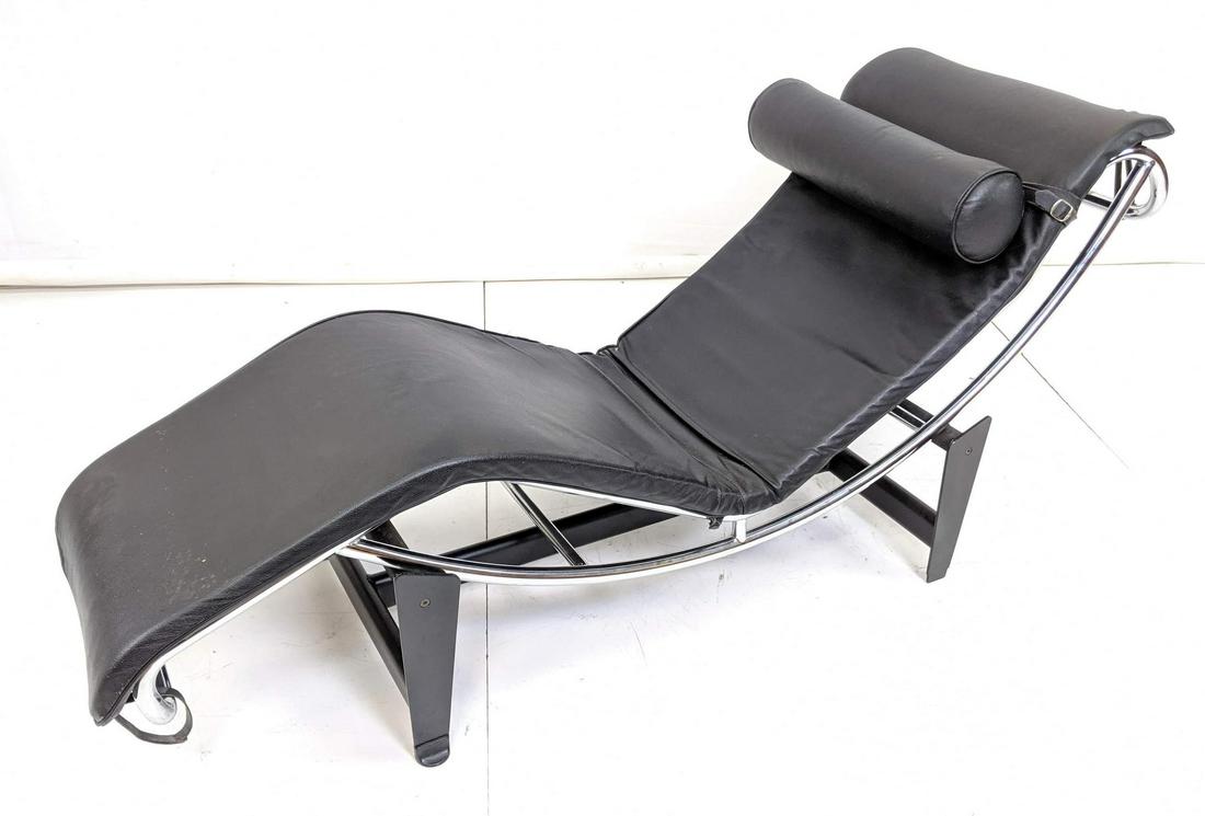 Black leather Chaise Lounge. Le CORBUSIER style. (1 of 10)