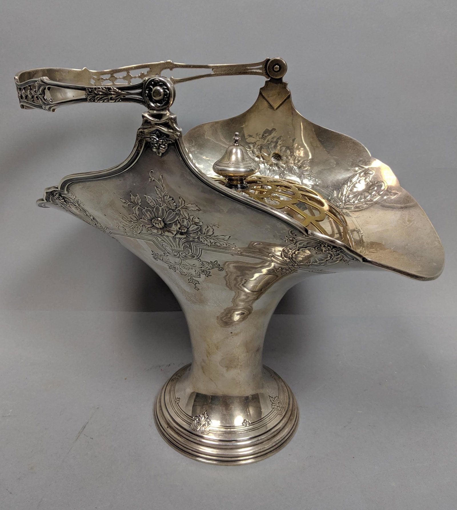 JE CALDWELL & CO. Sterling Silver Basket. Fancy H (1 of 13)