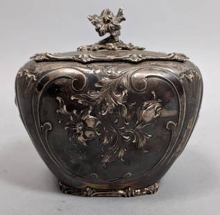 HUNT & ROSKELL Sterling Silver Lidded Box. Bulbou: HUNT & ROSKELL Sterling Silver Lidded Box. Bulbous Form with Hinged Lid. Figural Floral Finial and Hand Chased Flower Design. Hallmarked with Lion. Cat Head. LATF. Storr & Mortimer. 7350. ISH Below Cr