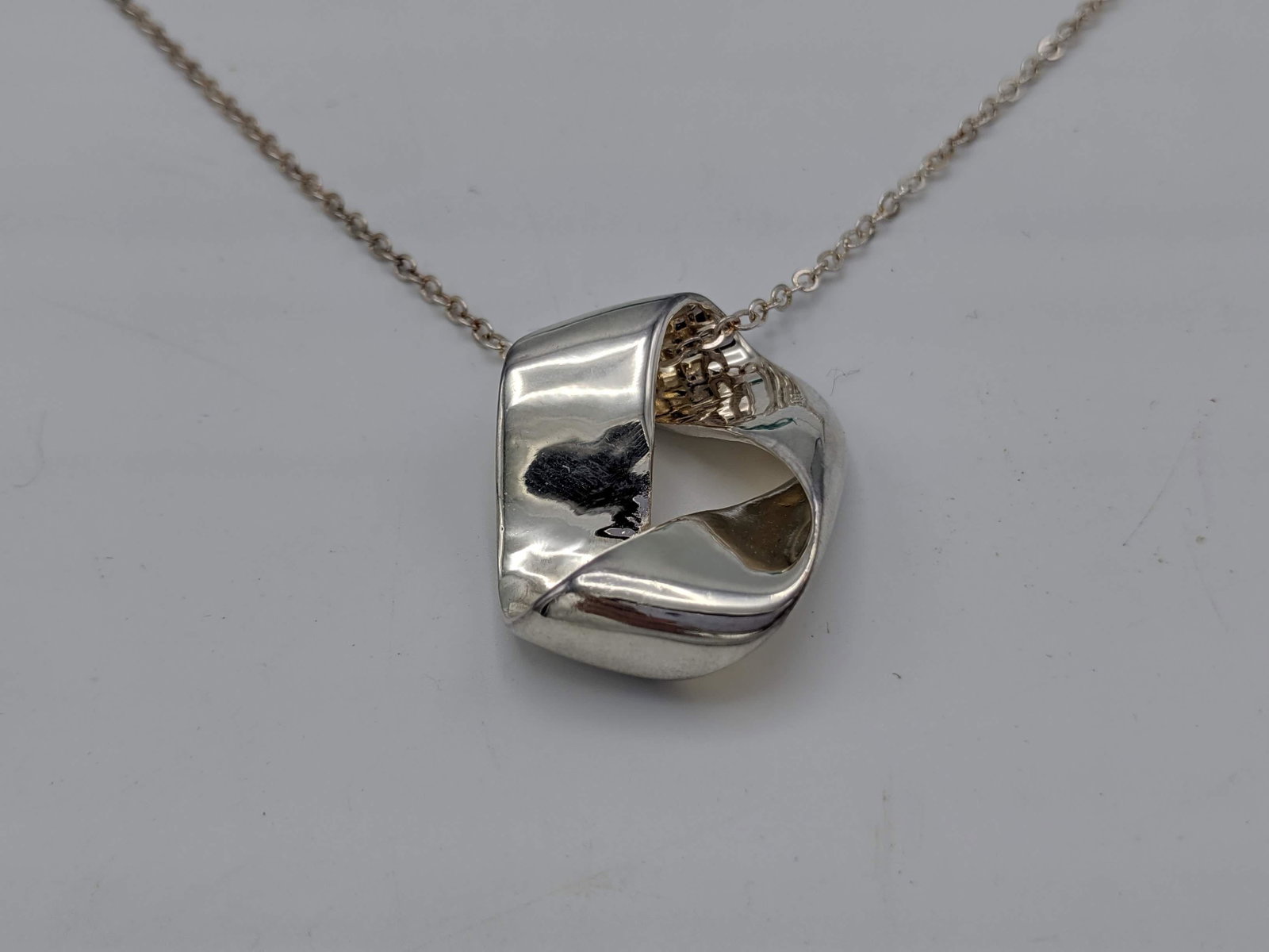 ELSA PERETTI for TIFFANY & CO Sterling Pendant Ne: ELSA PERETTI for TIFFANY & CO Sterling Pendant Necklace. Twisted Ribbon Sterling Silver Pendant. Pendant Marked. Chain Marked 925. Comes with Tiffany Bag. Pendant is 1.25" x 1"-- Dimensions: --- US Sh