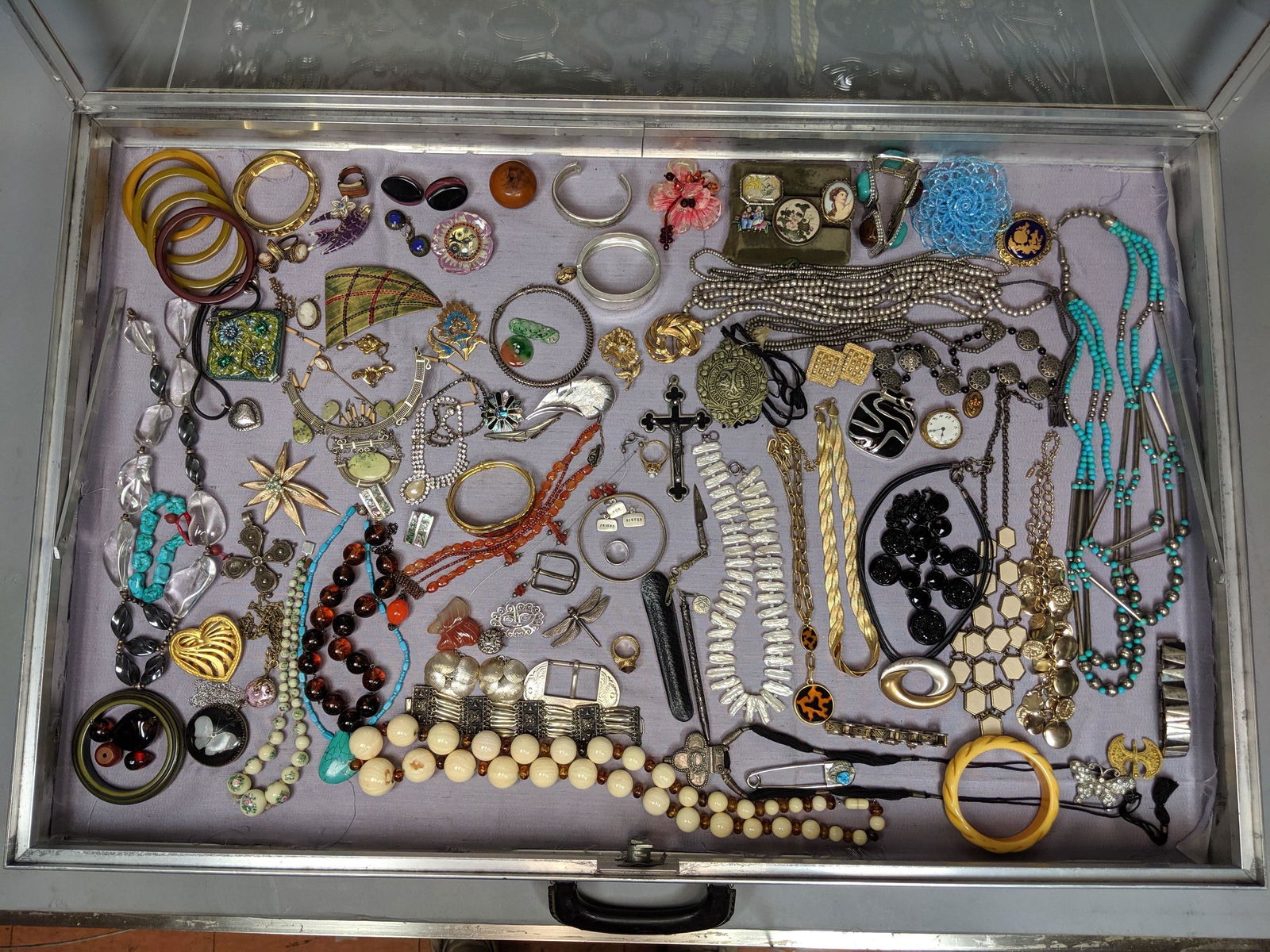 Case Lot G. Large costume jewelry lot. Necklaces, (1 of 10)