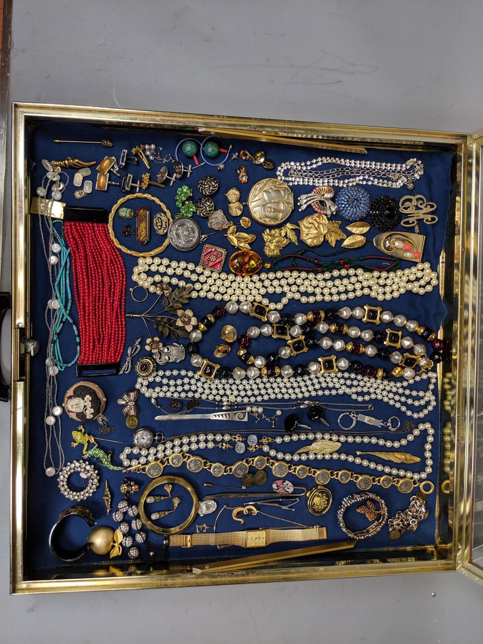 Case Lot K. Large costume jewelry lot. Belts, wat: Case Lot K. Large costume jewelry lot. Belts, watches, pearl and shell necklaces. -- Dimensions: --- US Shipping charge: $35