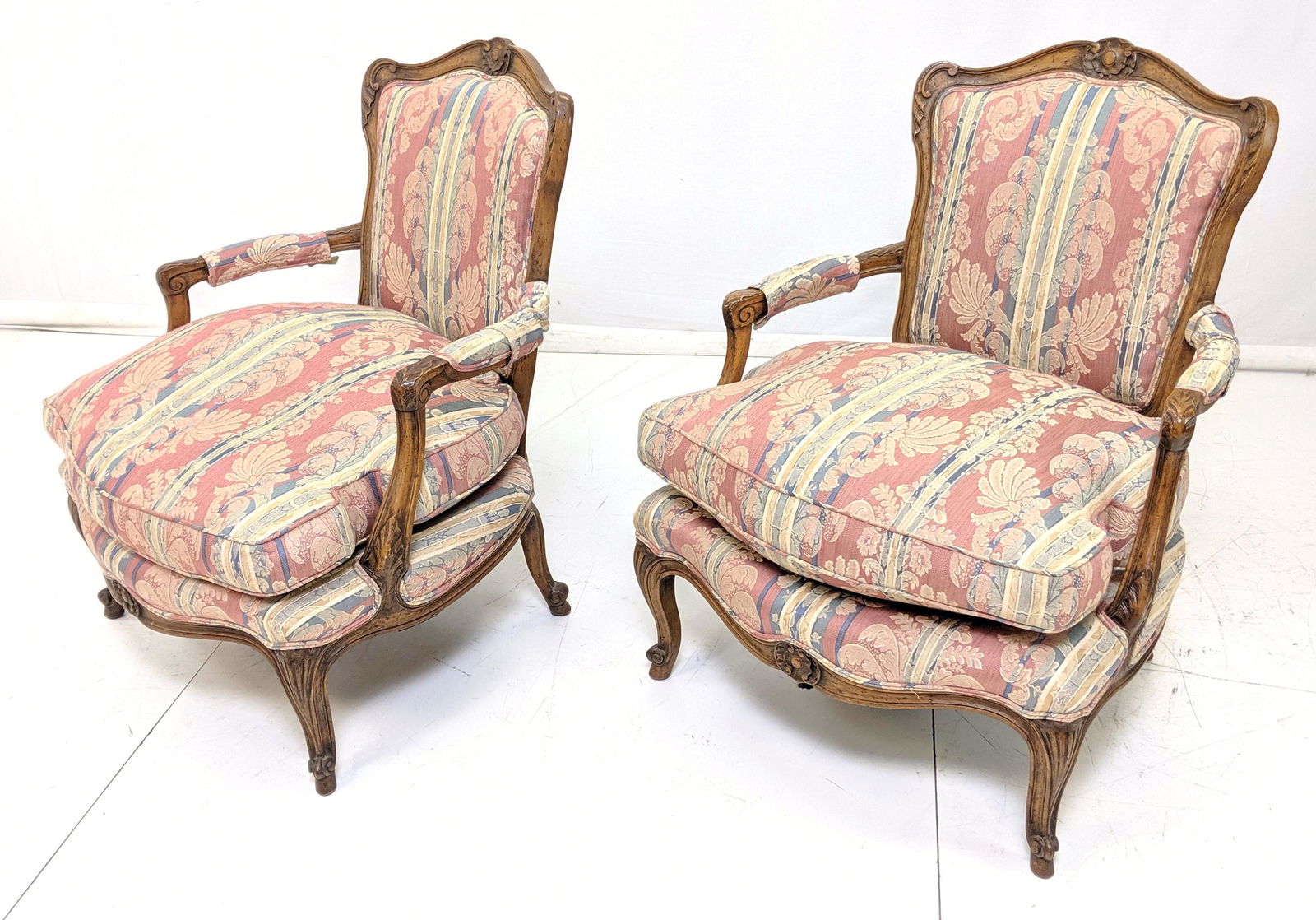 Pr Vintage French Style Arm Chairs. Carved wood f (1 of 13)