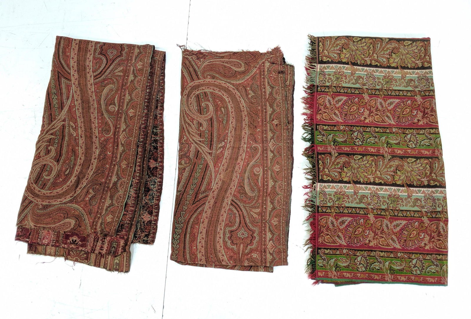 3 pc Lot Paisley Needlework.   Table Clothes and (1 of 20)