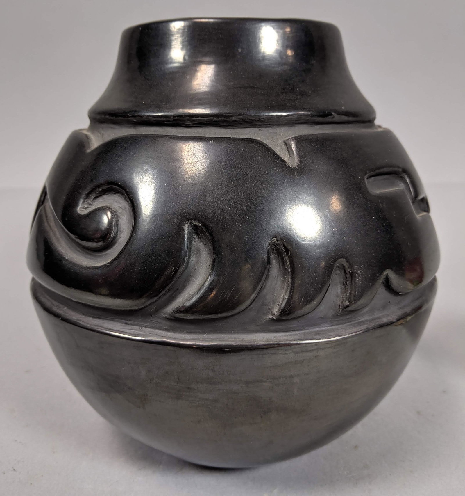 Burnished MARGARET TAFOYA Black on Black Scallope (1 of 11)