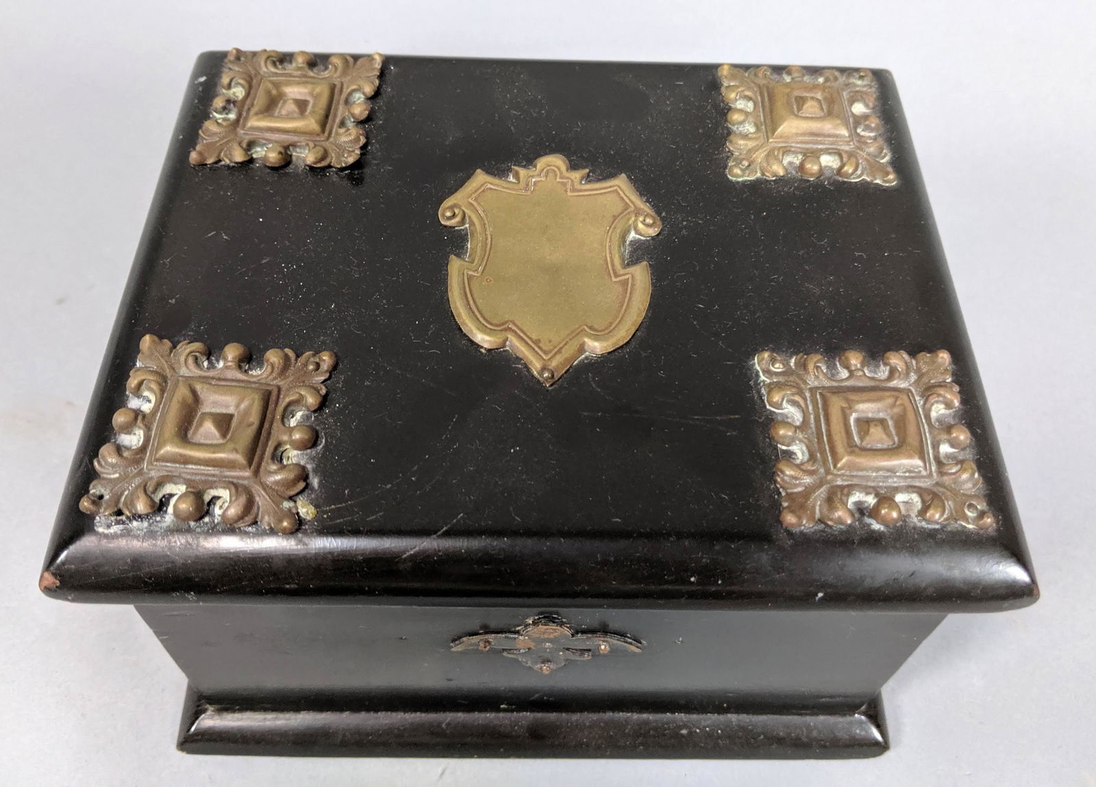 Black Lacquer Vintage Hinged Lid Box Brass Relief (1 of 12)