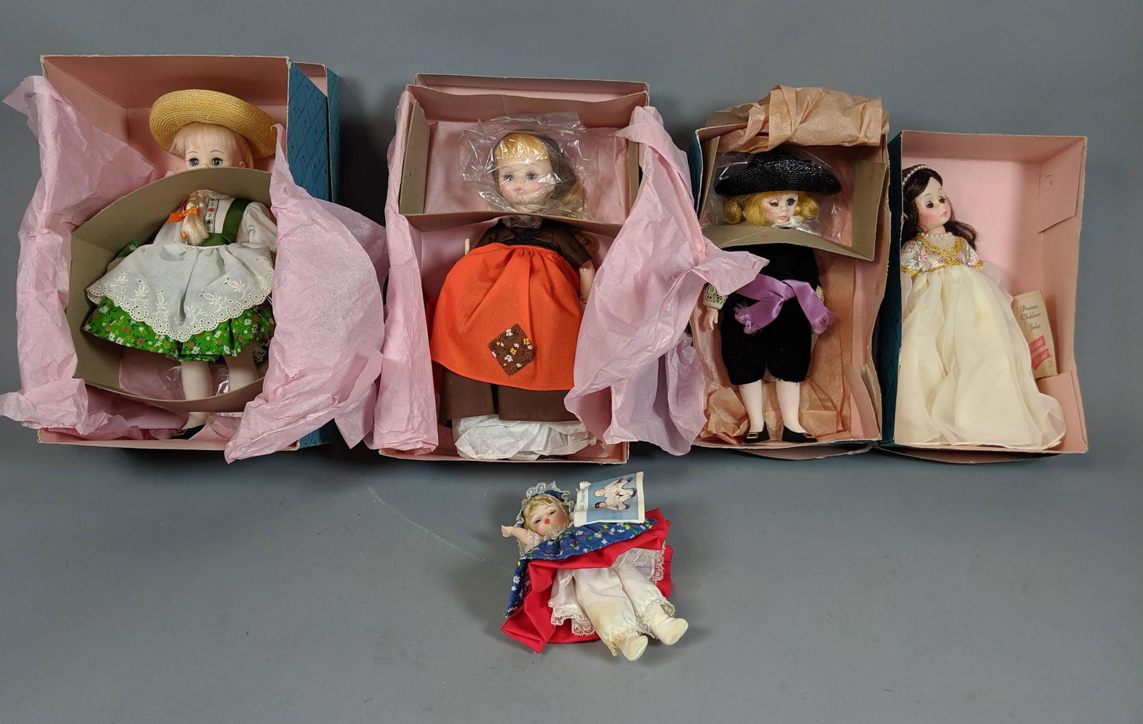 4pc MADAME ALEXANDER Dolls. Original boxes. 1.) " (1 of 20)
