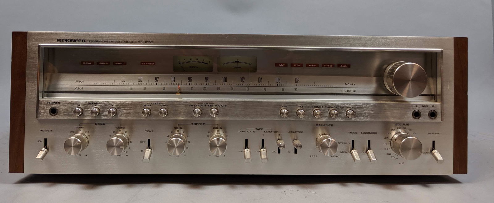 PIONEER Stereo Receiver SX-1250. (1 of 7)