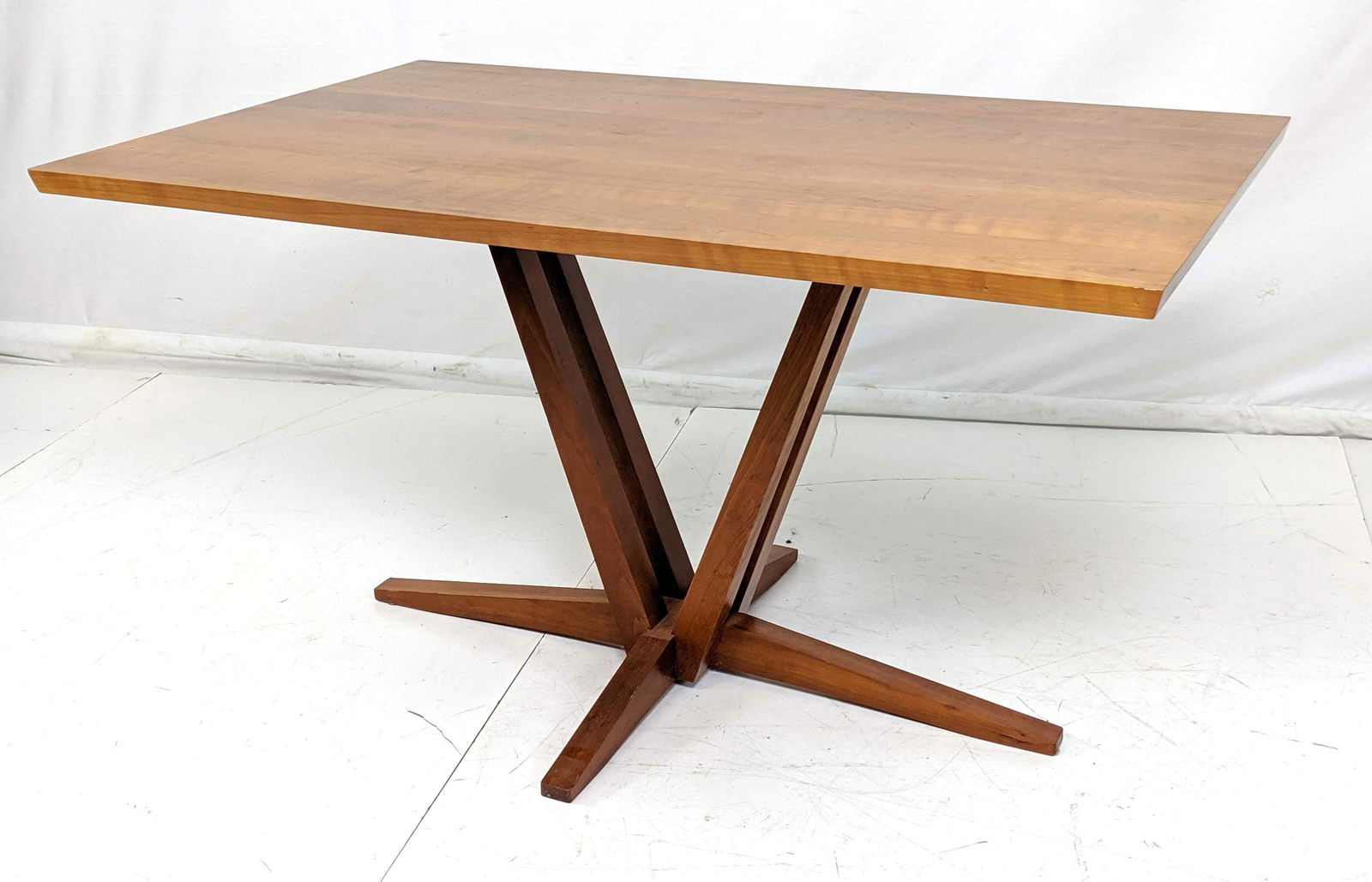 THOMAS MOSER Cherry Dining Table. American Studio (1 of 13)
