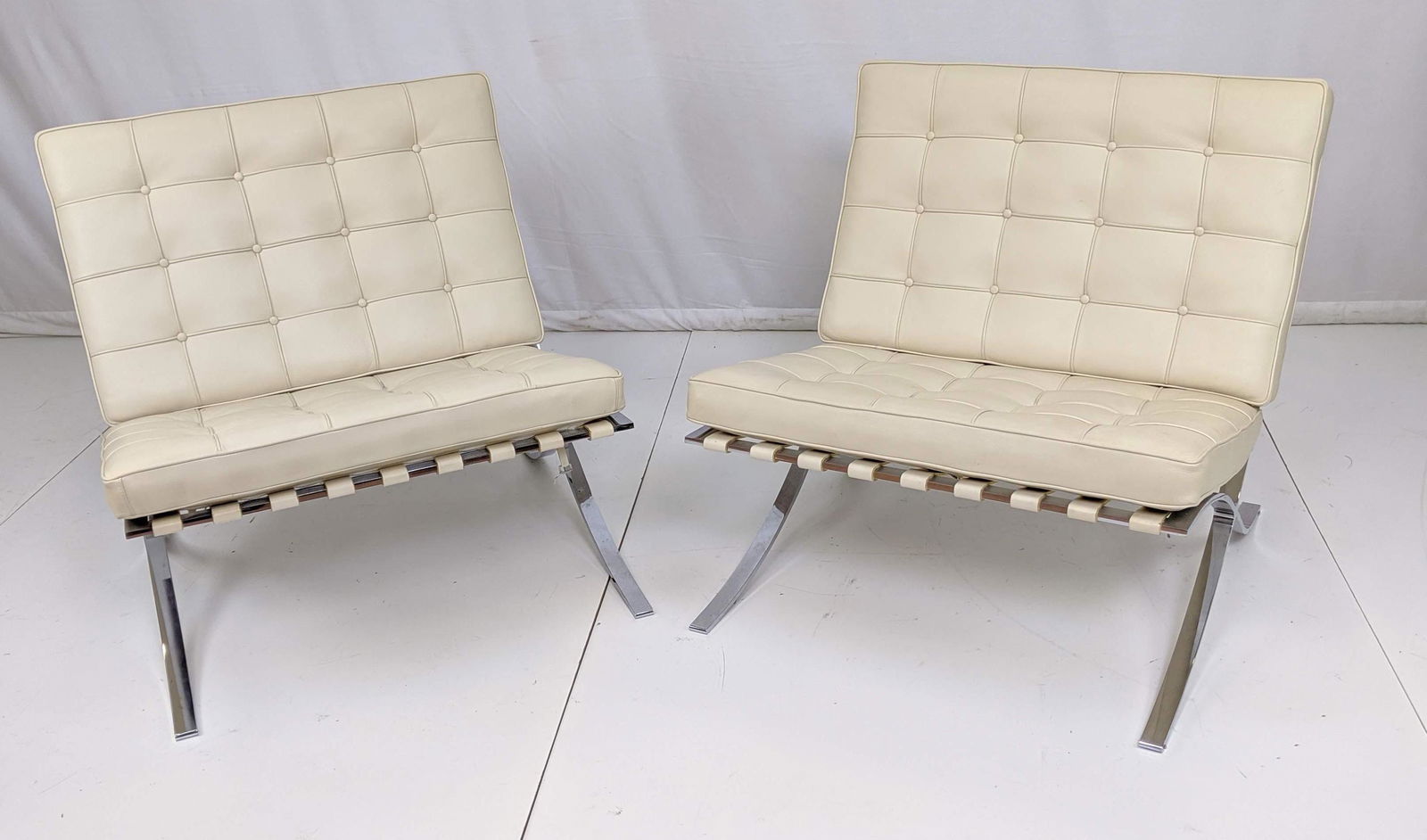 Pr Barcelona Style Lounge Chairs. Cream Soft leat (1 of 12)