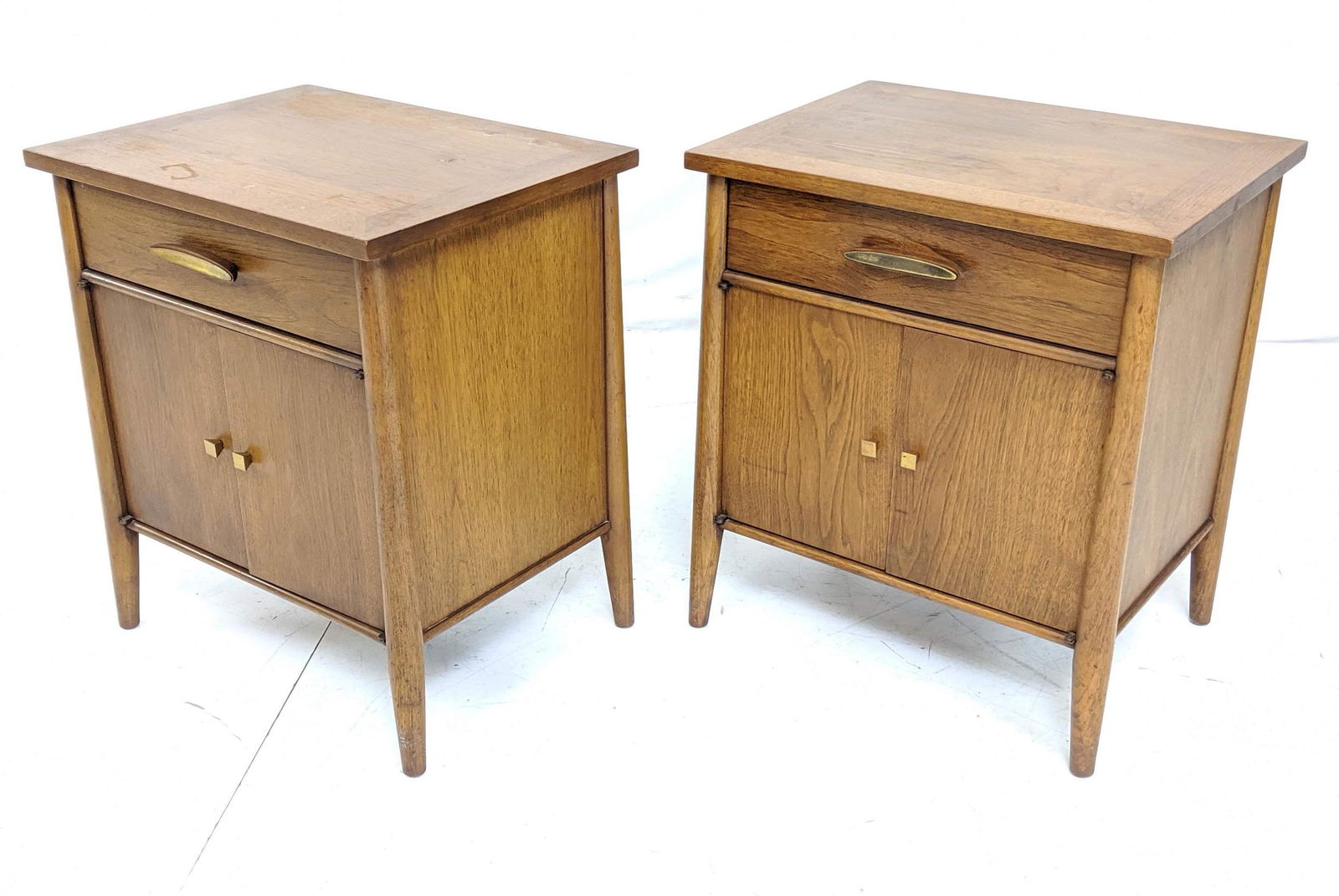 Pr Heritage for HENREDON Modernist Night Stands. (1 of 12)