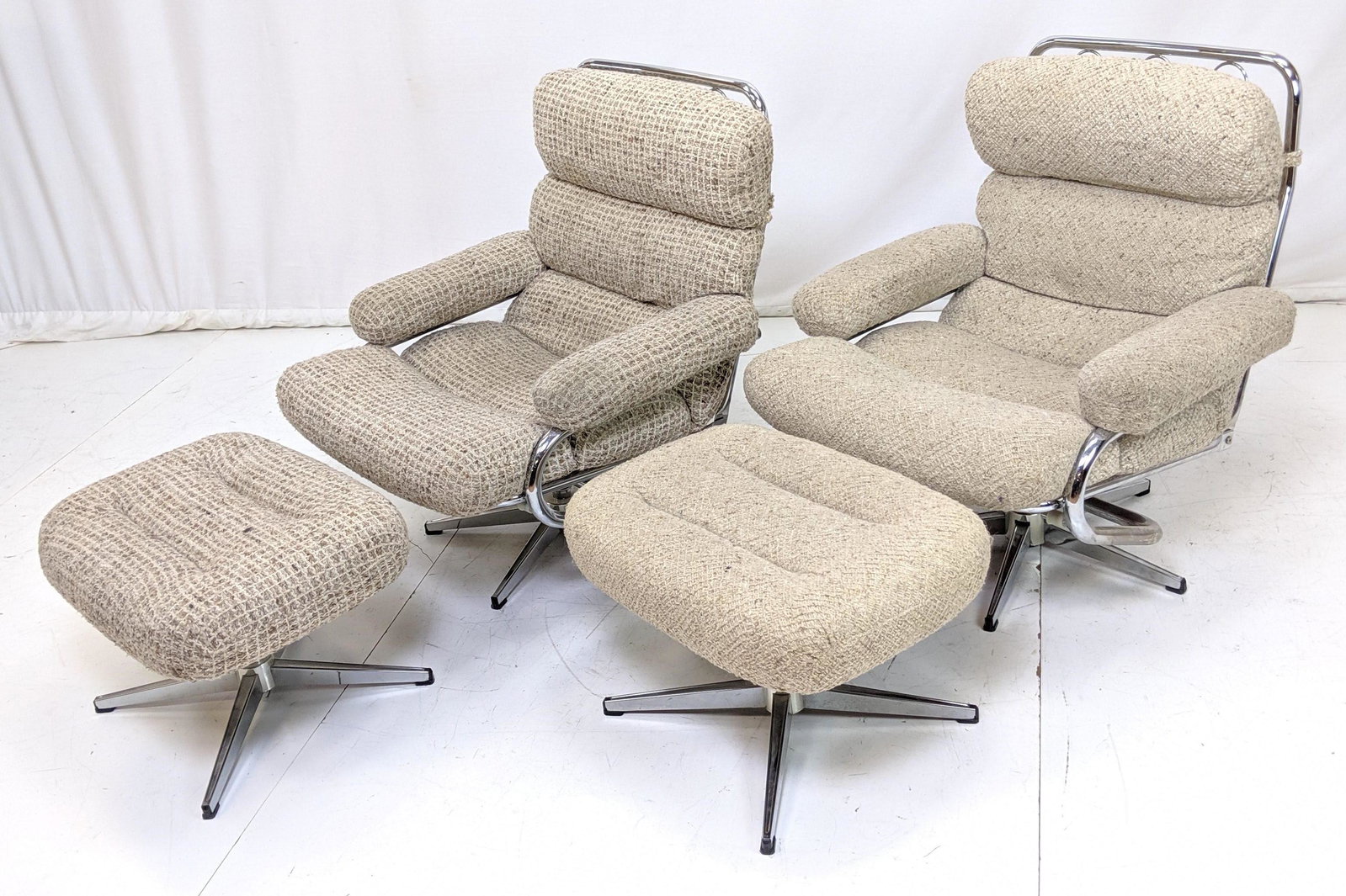 4pc KLOTE Reclining Lounge Chairs & Ottomans. Oat: 4pc KLOTE Reclining Lounge Chairs & Ottomans. Oatmeal fabric cushions on chrome tube frames. Swivel chairs recline. Modernist seating. Marked-- Dimensions: H: 35 inches: W: 30 inches: D: 35 inches ---