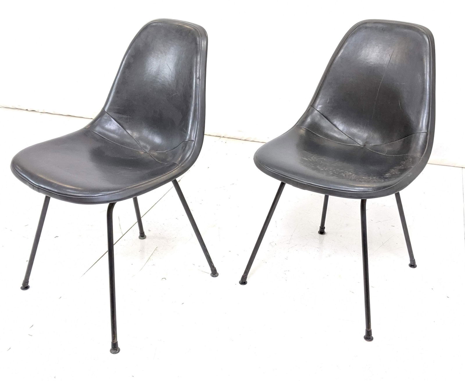 Pr Gray Charles Eames Shell Chairs. Cream Fiberglass Sh (1 of 9)