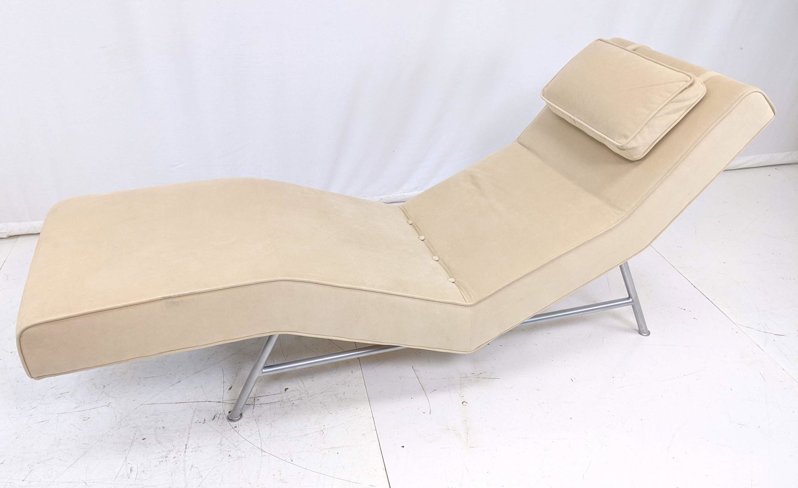 THAYER COGGIN Fred Chaise Lounge.  Painted gray Metal B (1 of 6)