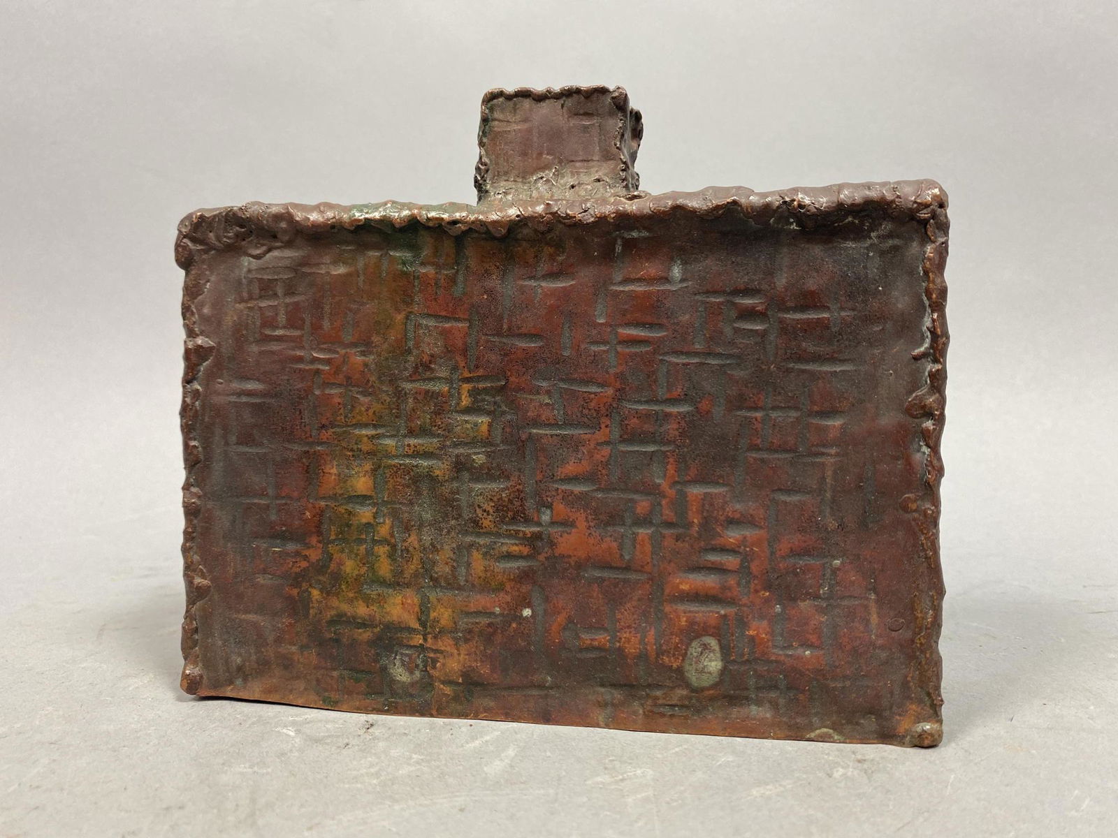 5.5 Inch MARCELLO FANTONI Copper Vessel for Raymor Ital: 5.5 Inch MARCELLO FANTONI Copper Vessel for Raymor Italy. Handhammered brutalist form with welded edges. Marked Fantoni Firenze for Raymor Italy.-- Dimensions: H: 5.5 inches: W: 6.5 inches: D: 1.75 in